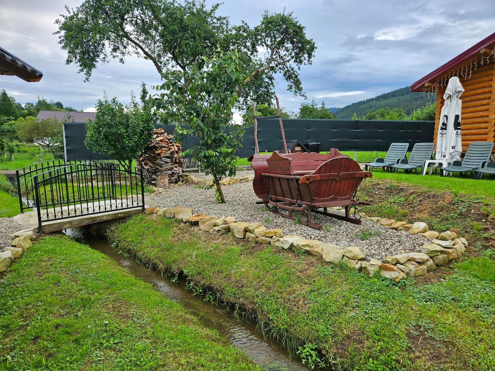 Cabana Alesia, Relaxare La Poalele Raraului Câmpulung Moldovenesc Esterno foto